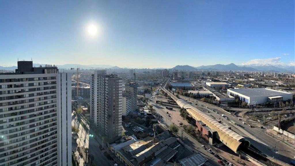 Hermosos Dptos cercanos a metro y centros comerciales — Hotel in Santiago