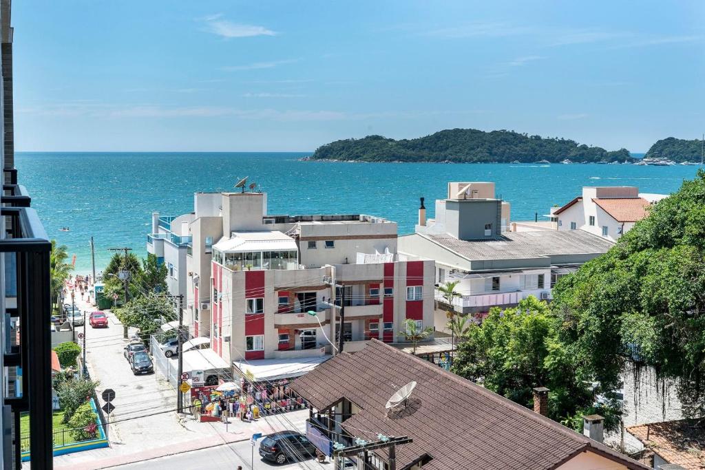 502 Bl 03 - WaldGarten Bombinhas - 50 m do Mar - Condomínio de Alto Padrão - Piscina - Academia - Salão de jogos, Bombinhas