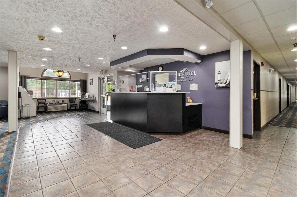 Microtel Inn & Suites by Wyndham Manistee photo