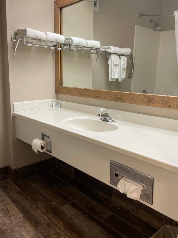 Baymont by Wyndham West Plains photo