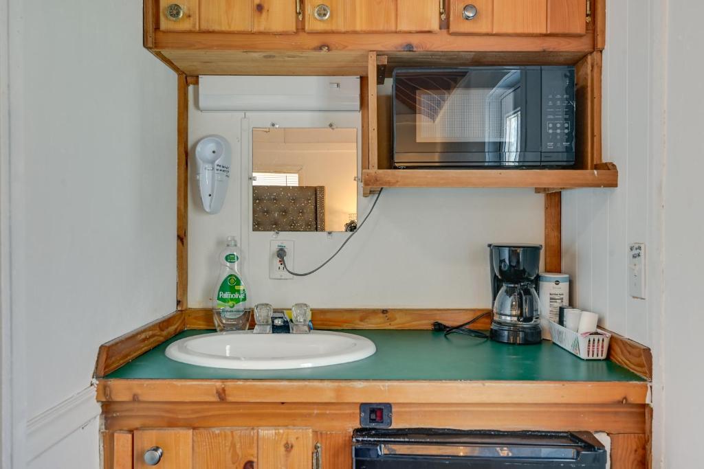 Everglades Vacation Rental Cabin - Steps to Bay photo