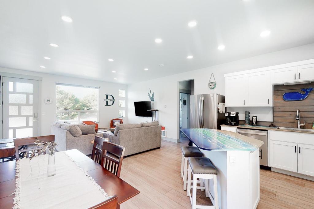 Driftwood Duet, Bandon