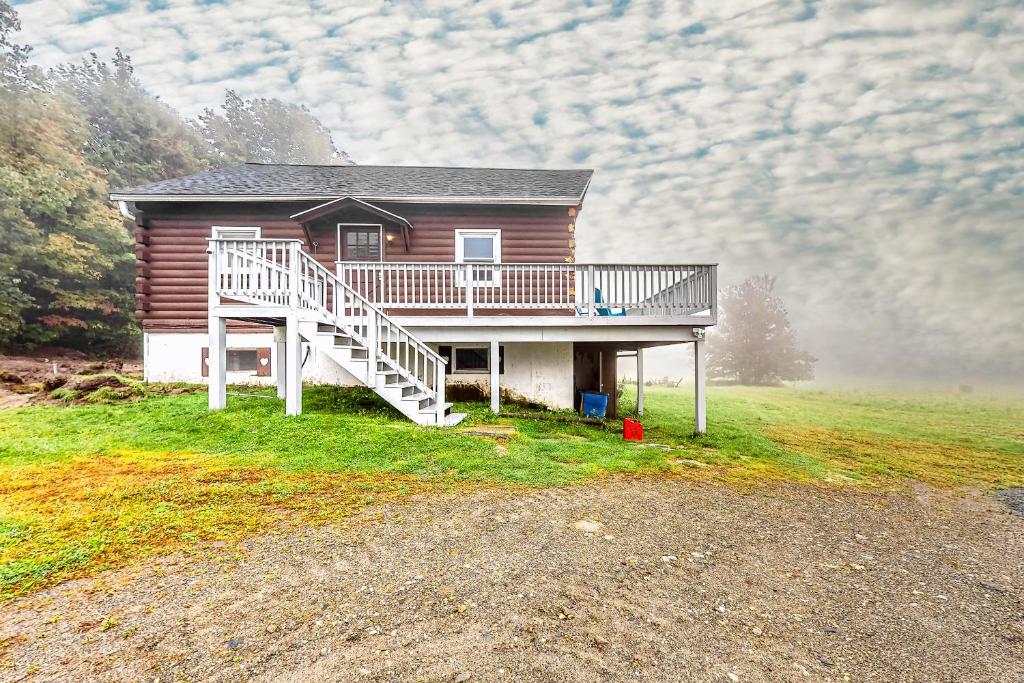 Modern Log Chalet - Upper Level