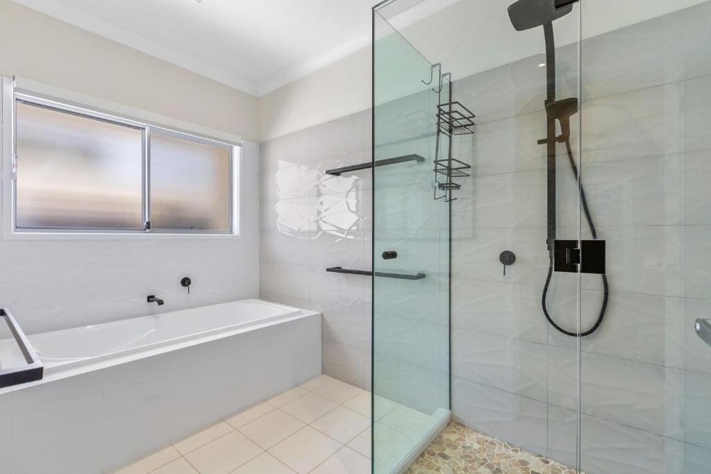 Splash House at Kingscliff - Pet Friendly with Pool 전경