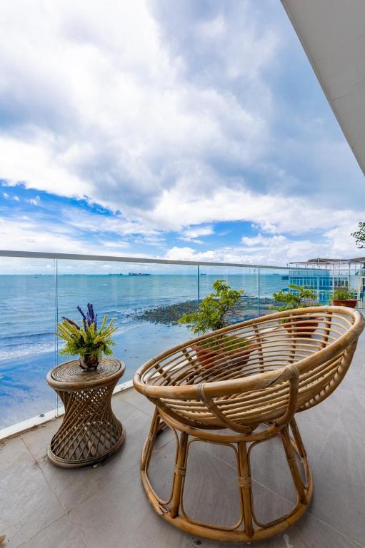 Palm Villa 23 (Beachfront Pool Villa Vung Tau with an Ocean view and Karaoke, Billards)