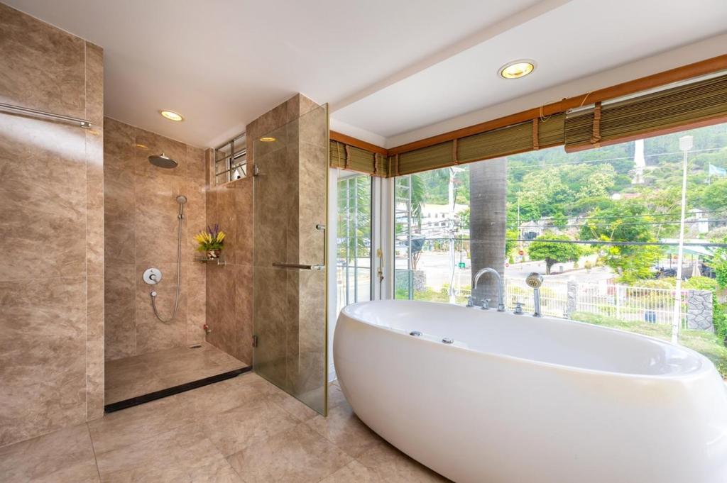 Palm Villa 23 (Beachfront Pool Villa Vung Tau with an Ocean view and Karaoke, Billards)