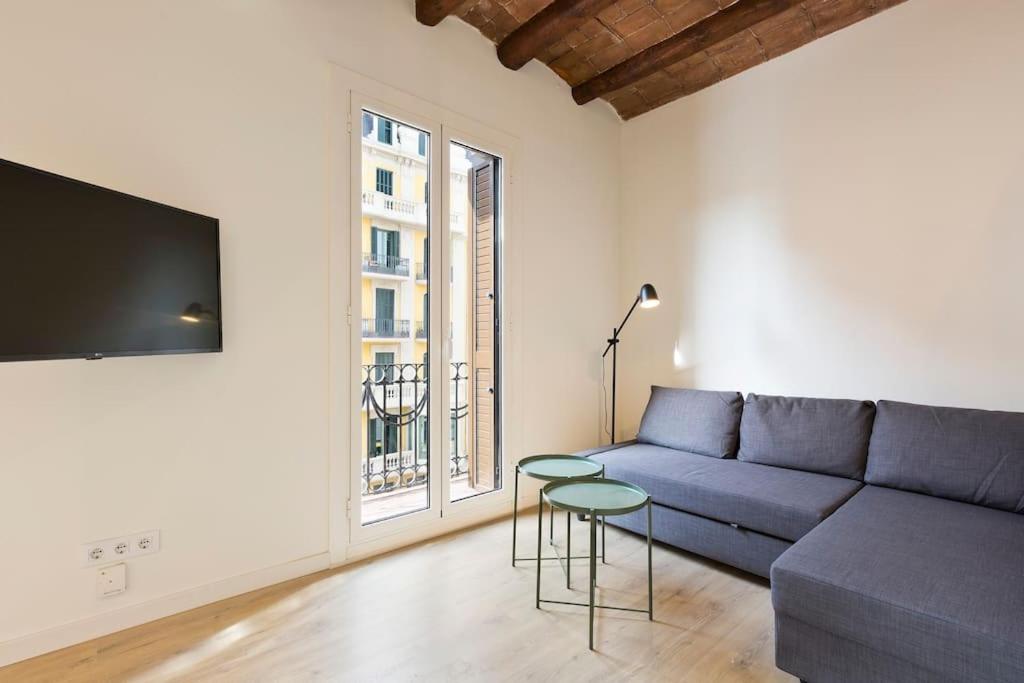 Modern and bright apartment well located in Gracia - 2