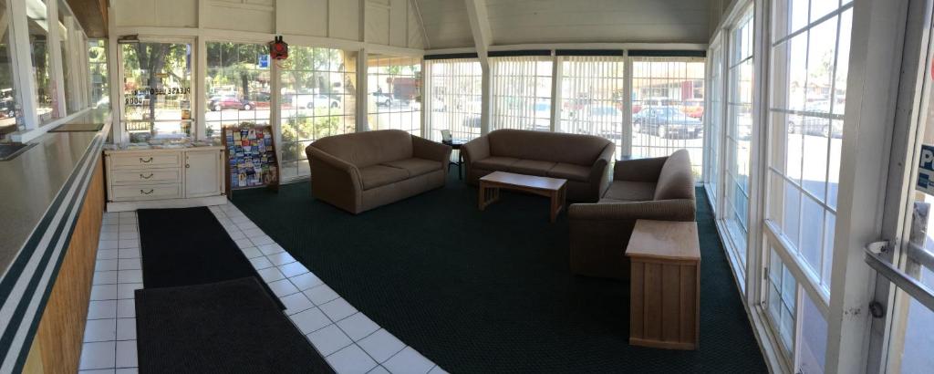 Discovery Inn photo