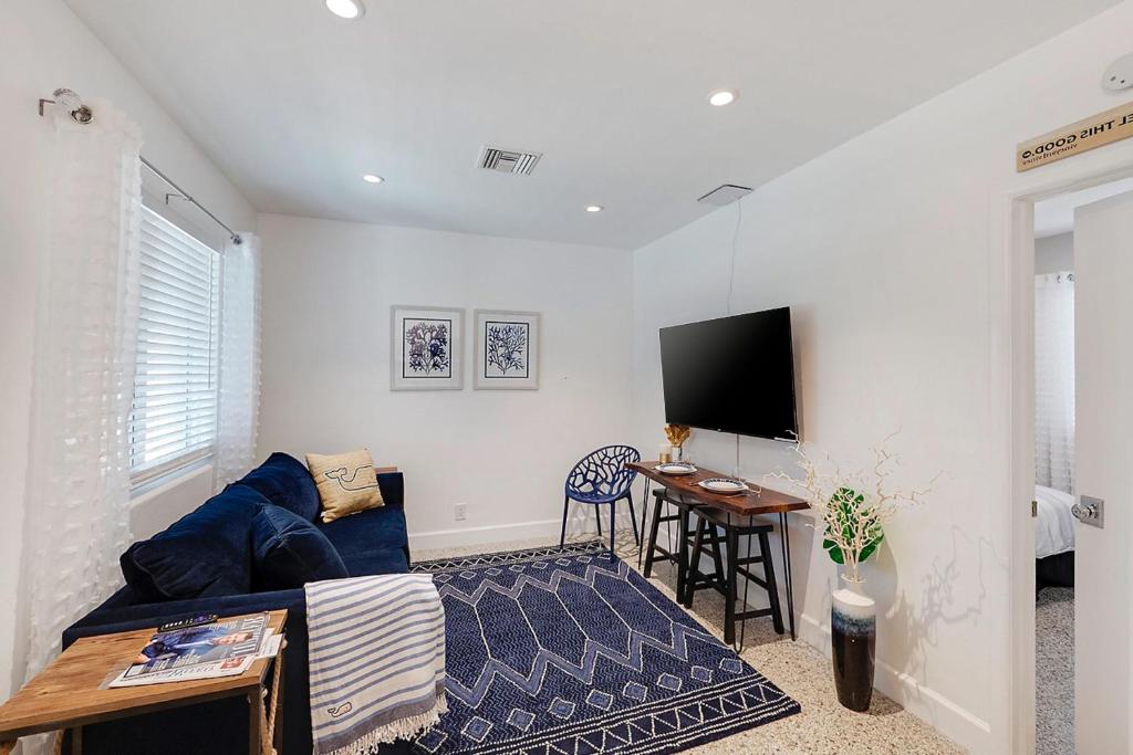 Singer Island Beach Basecamp 5-8