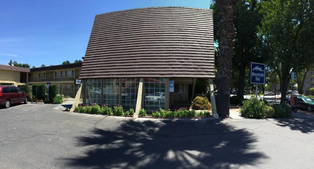 Discovery Inn photo