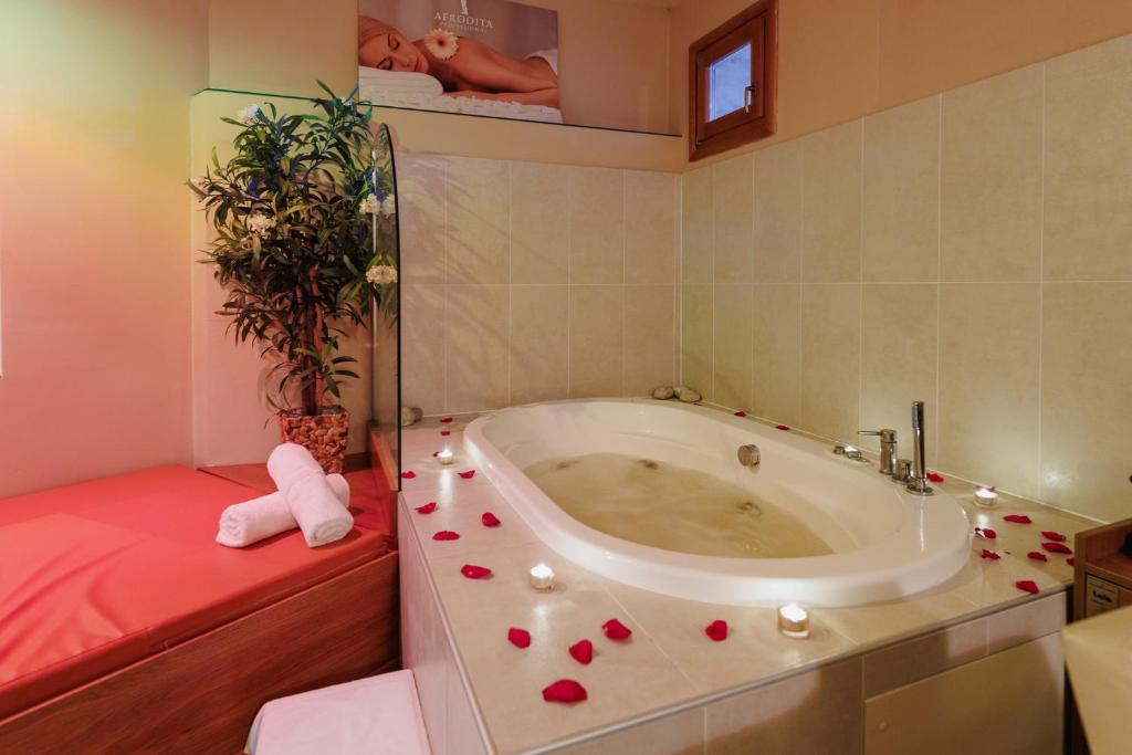 Boutique Hotel Kastel의 외관 및 테라스 전경