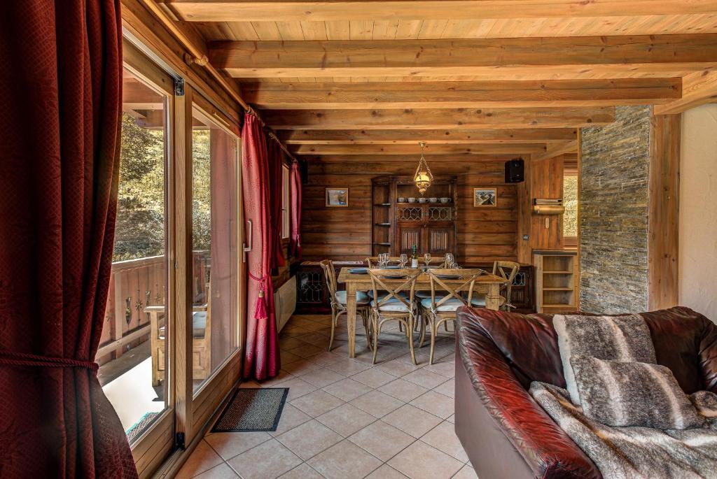 Chalet Blackbushe, Traditional Chalet, Alpes Agency, Sleeps 4-6 - 5