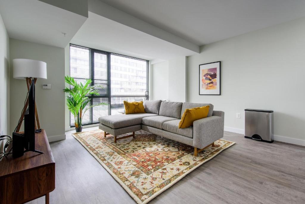 Furnished 2BR in The Boathouse Apts w Concierge