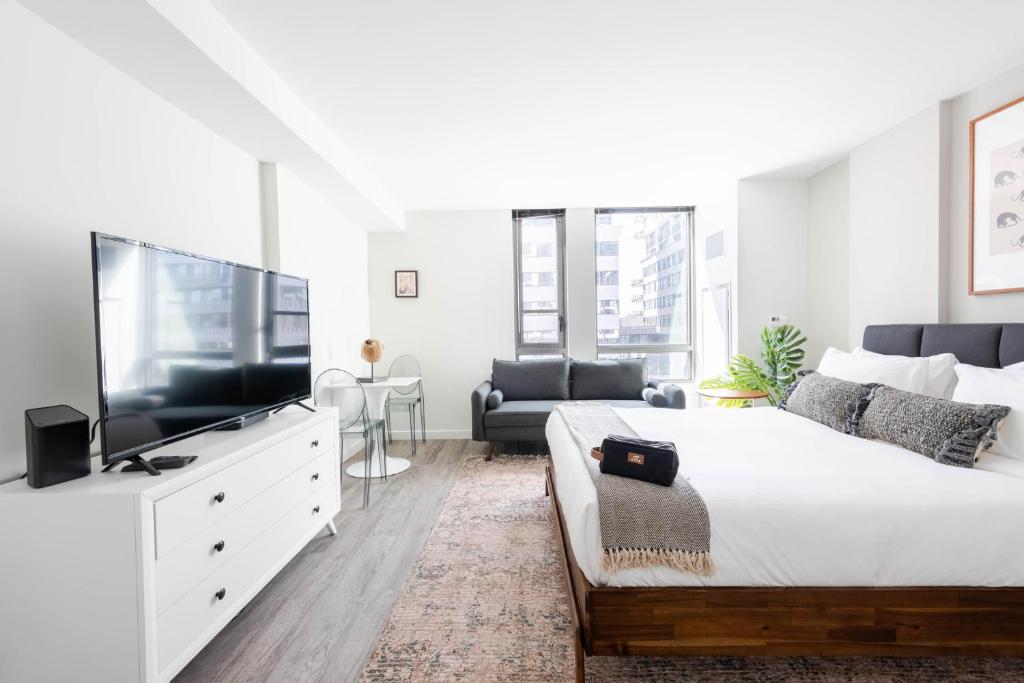 Pet-Friendly Studio at The Boathouse Apts w Pool