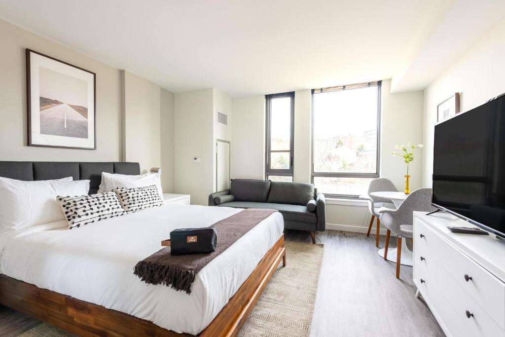 Modern Studio in The Boathouse Apts Near Dtwn DC