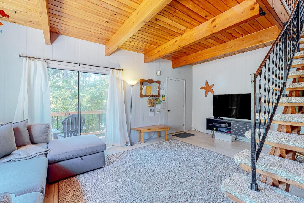 Hidden Oasis - MCA #50602, Manzanita