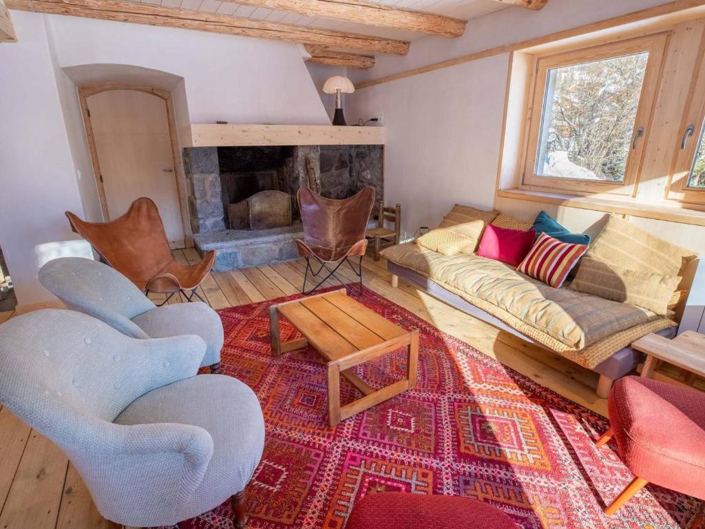Chalet spacieux à Méribel avec terrasse ensoleillée et cheminée - 1