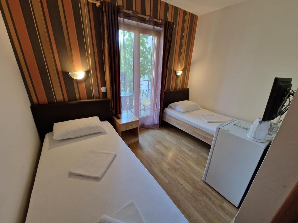 Guest House Damjana photo