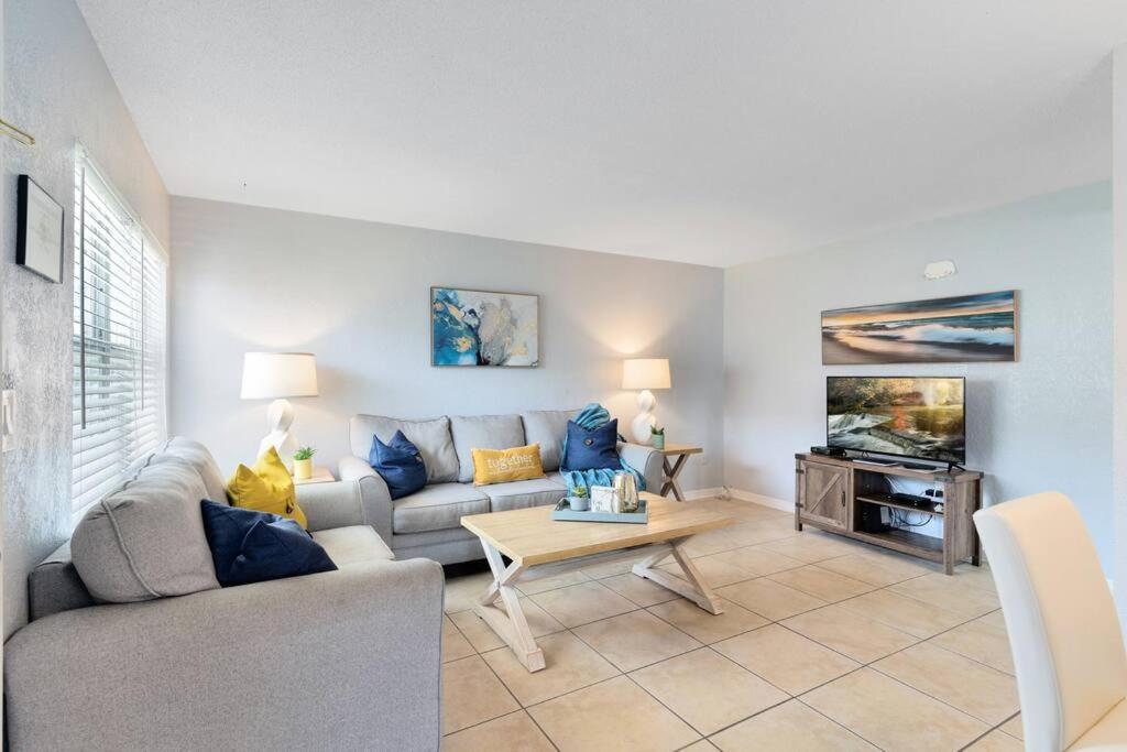 Ocean 8 - Seashell, Indian Harbour Beach