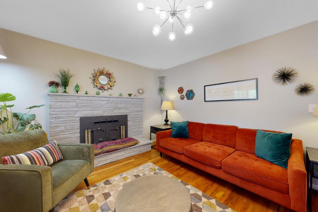 Artsy Bench Abode, Boise