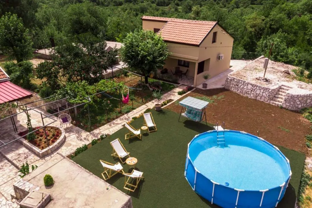 Aria, hotel in Cetinje