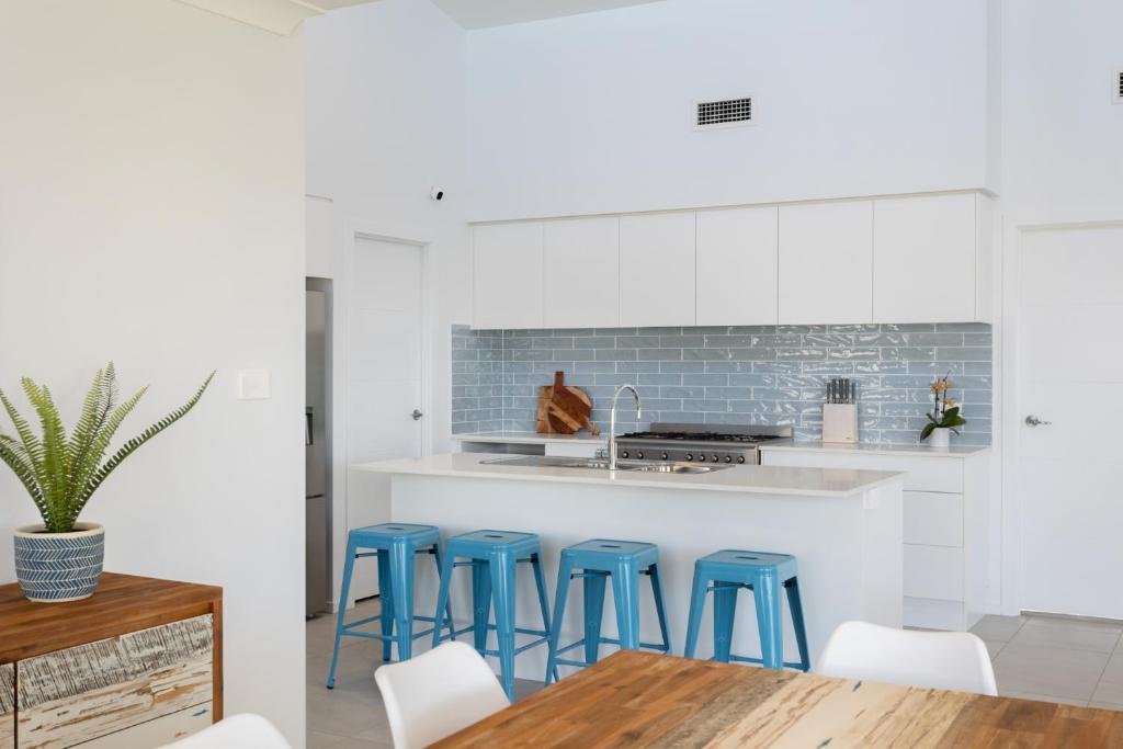 Casa Azul, Burrill Lake