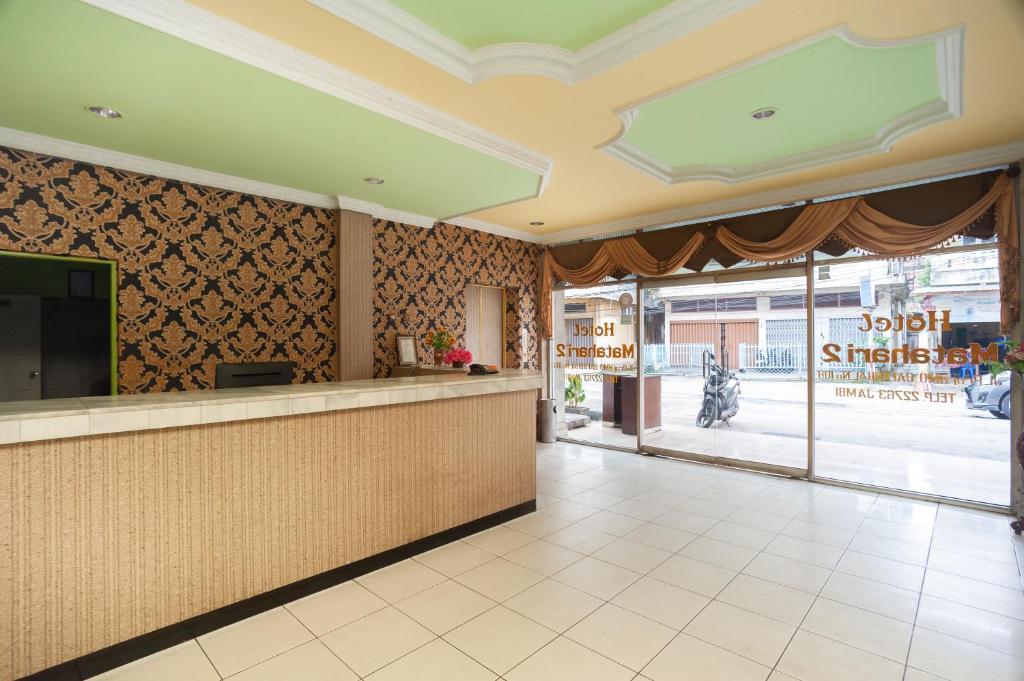 フロント・ロビー