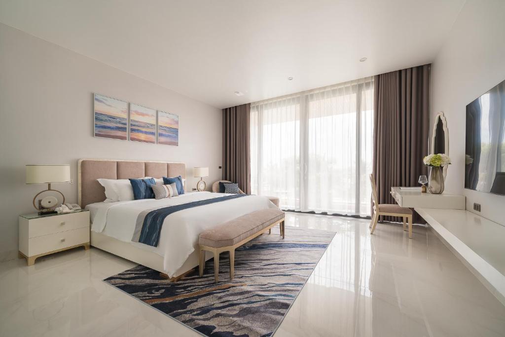Tahagi Villa Tuan Chau Ha Long by HOFs