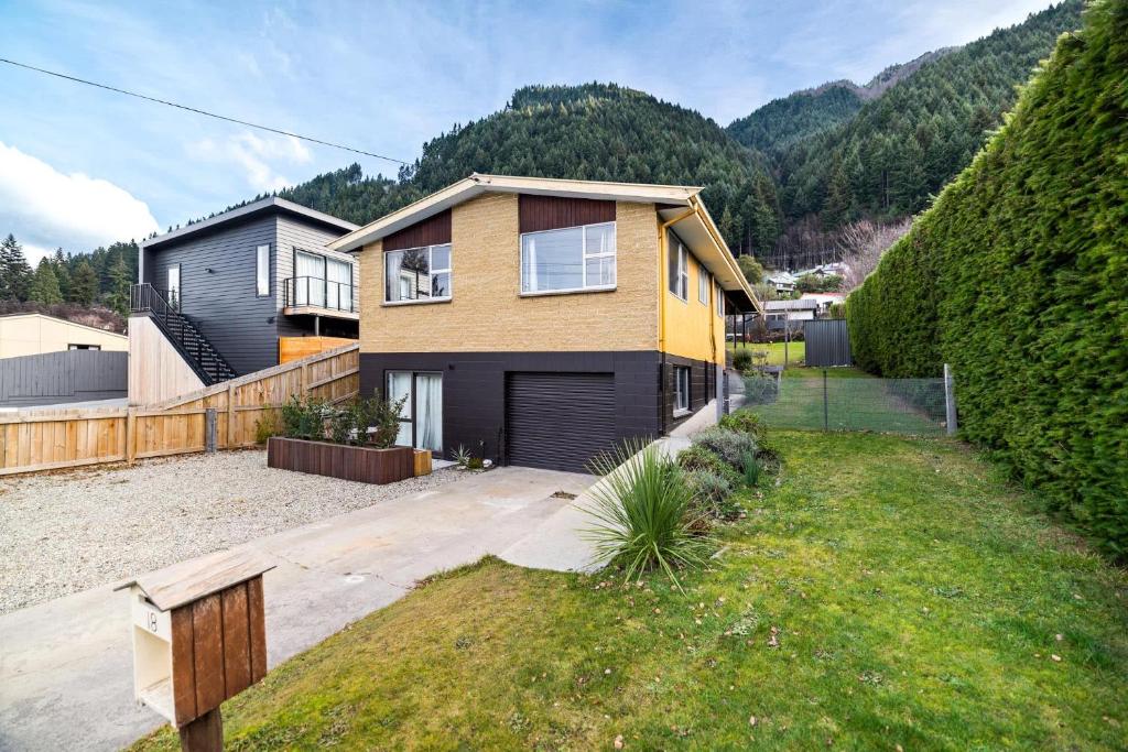 Character Retro Family home in Queenstown, Queenstown