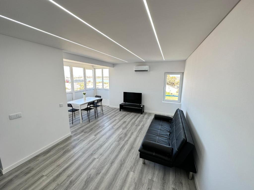 Modern Apartment for 4 guests in Lagoa with beautiful view