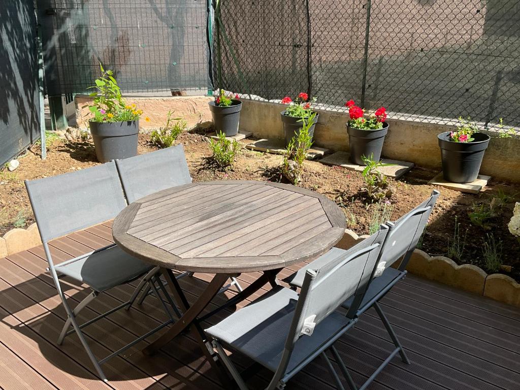 Luxury One bedroom with garden - 2