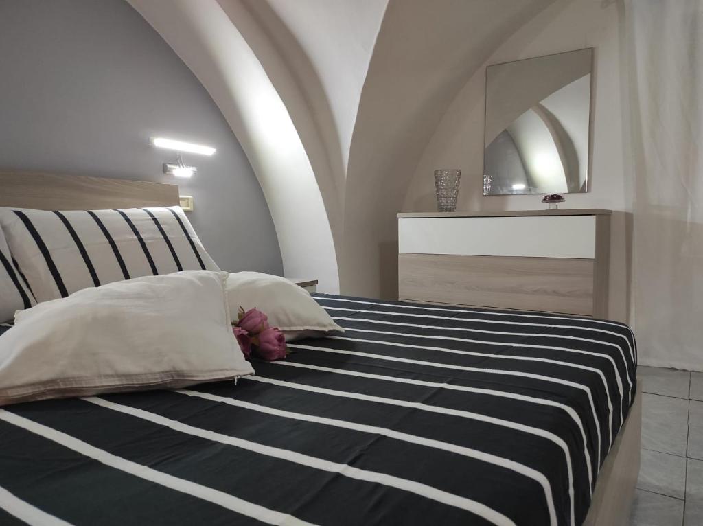 Maya's house, Katánie