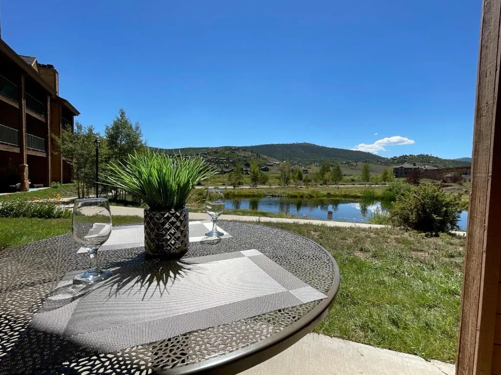 Relax, Adventure, Views, Amenities+Memories (Full), hotel in Granby