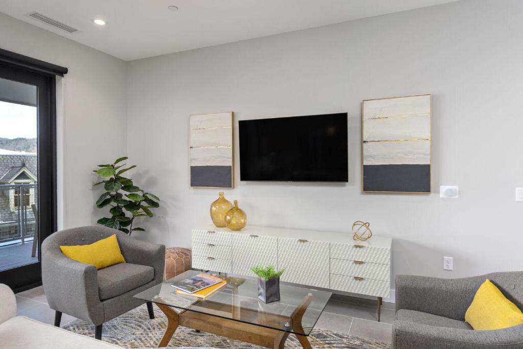 145 Biltmore Ave 1E0C, Asheville