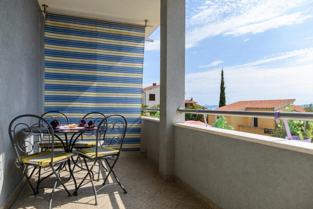 Apartment in Okrug Gornji with sea view, air conditioning, WiFi, washing machine 5049-1, Trogir