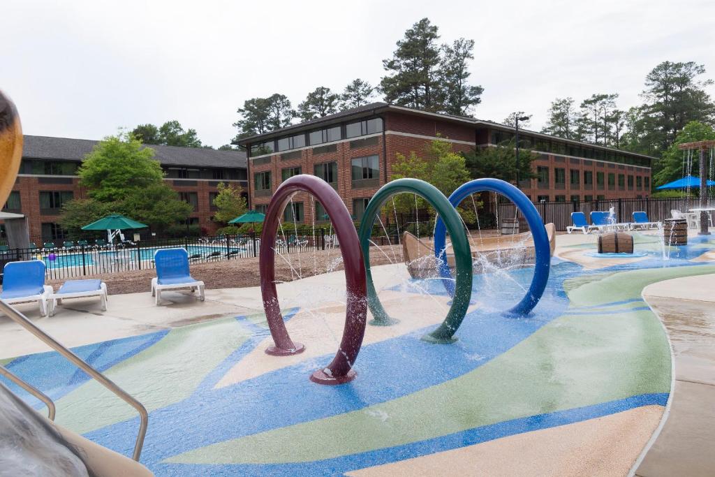 Williamsburg Woodlands Hotel & Suites photo