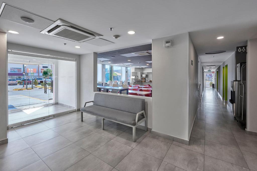 フロント・ロビー