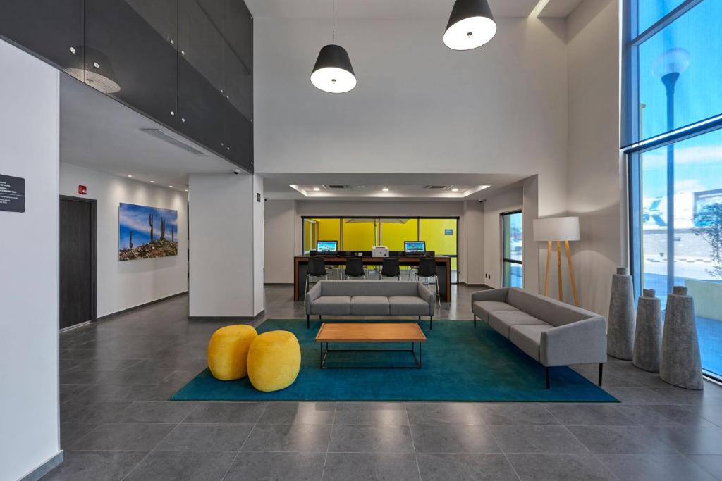 City Express by Marriott Ensenada フロント・ロビー