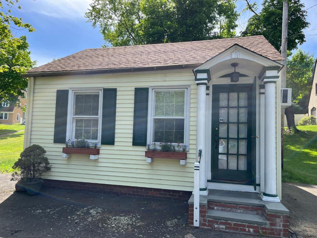 Historic Whitneyville Cottage