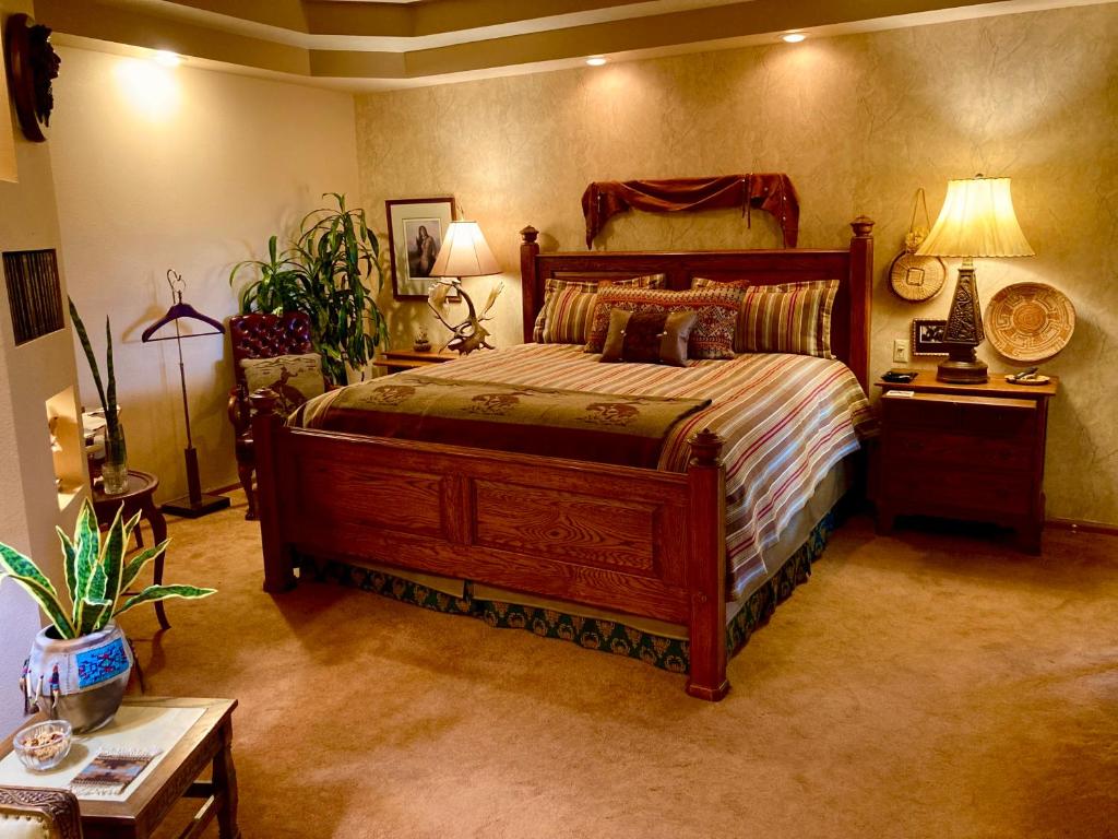Yellowstone Cattle Baron EnSuite, Private Entrance & Parking - Prairie Rose B&B, Cheyenne