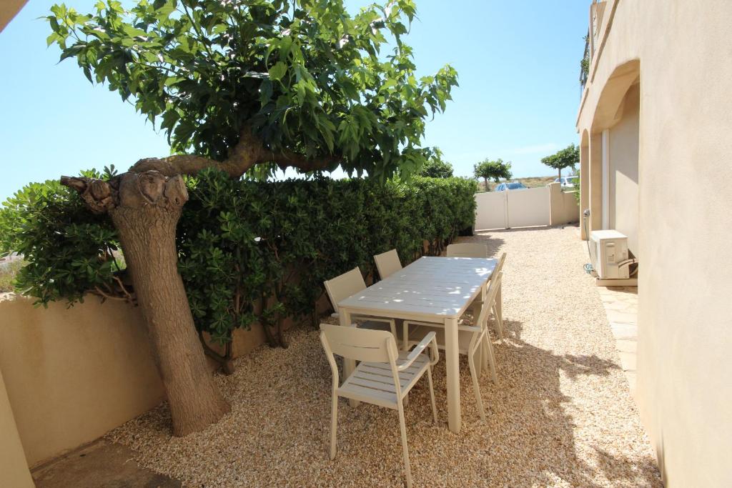 FACE à la Mer, Superbe appartement climatisé au RDC d'une maison, classé 4 étoiles, 5 couchages -WIFI-PORTIRAGNES PLAGE LXBFM32 - 2