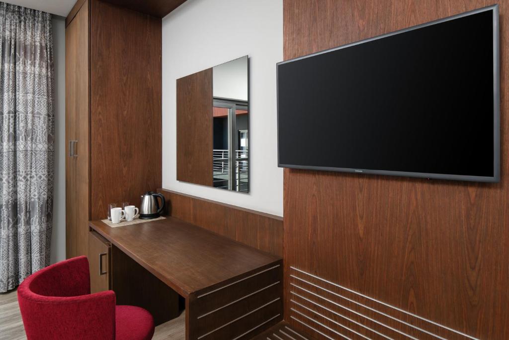 Crowne Plaza Dar Es Salaam photo