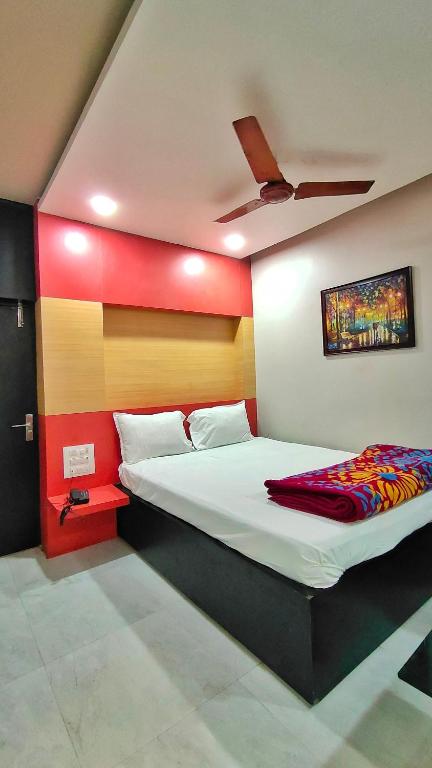 Hotel Jay Deluxe photo