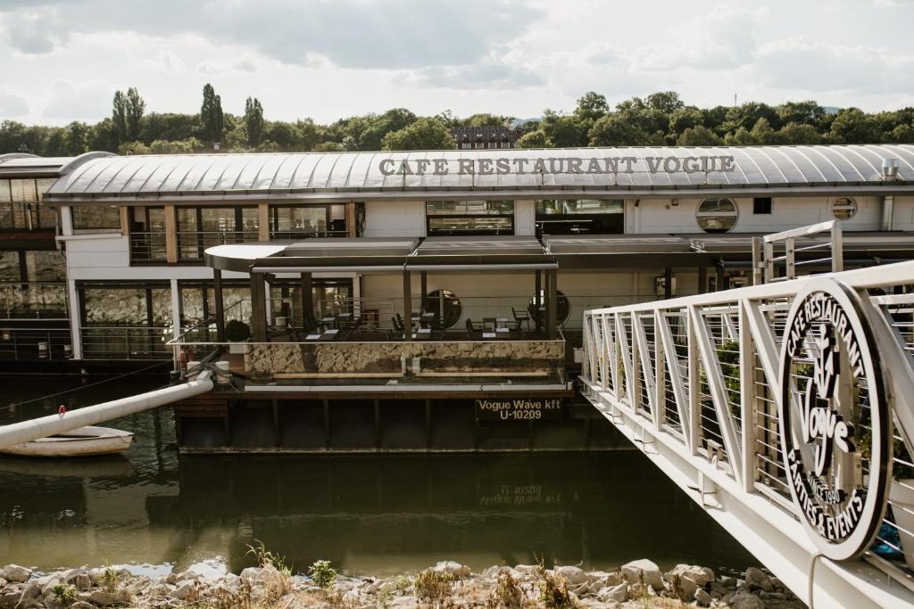 Vogue Boat Apartments photo