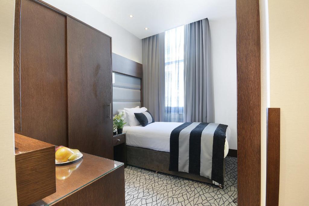 Park Grand Paddington Court photo