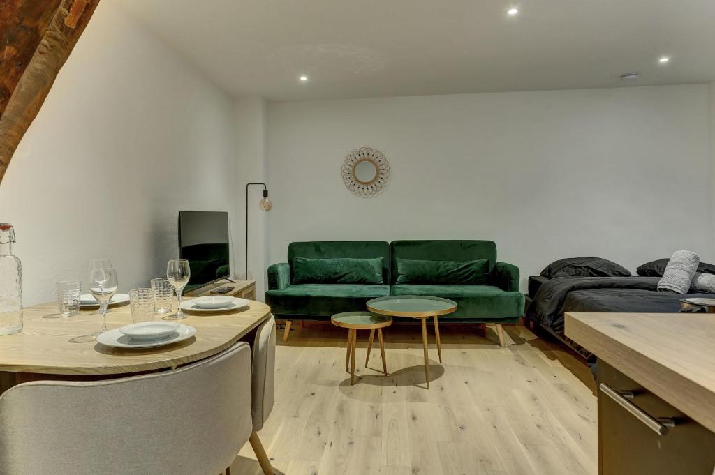 L'Orangerie Versailles, Versailles