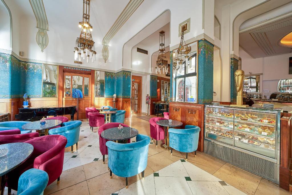 Hotel Dining