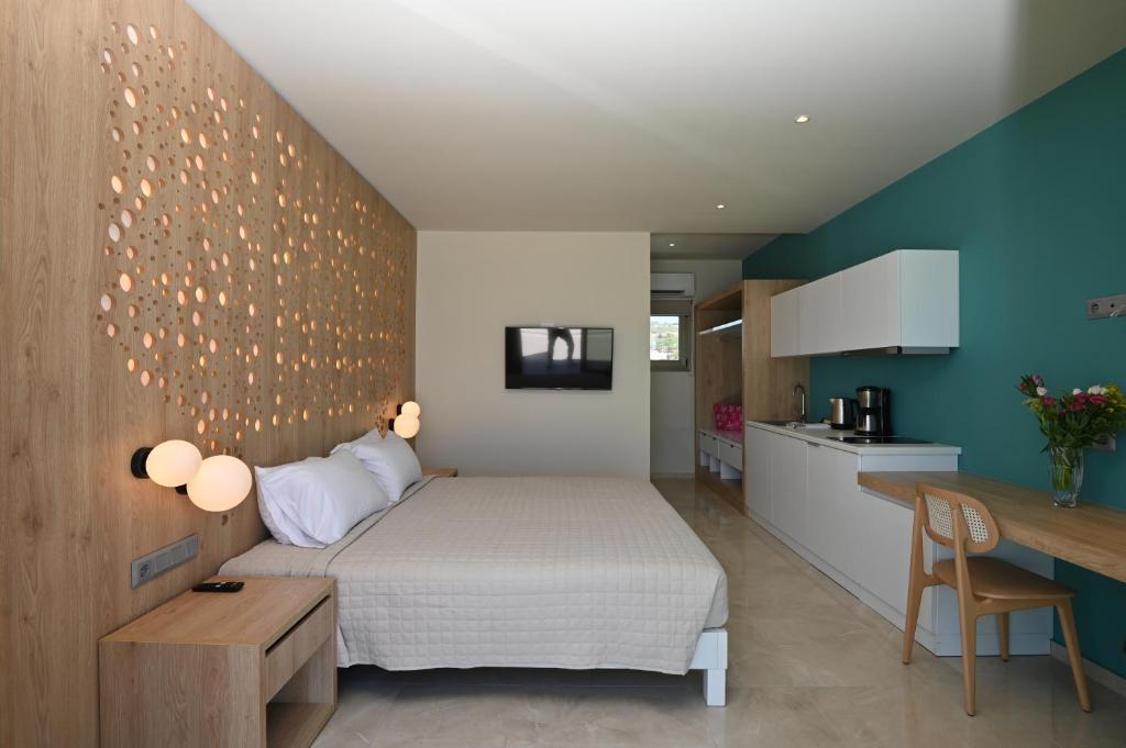 Blue Sky Hotel Apartments — Hotel rooms in Rethymnon