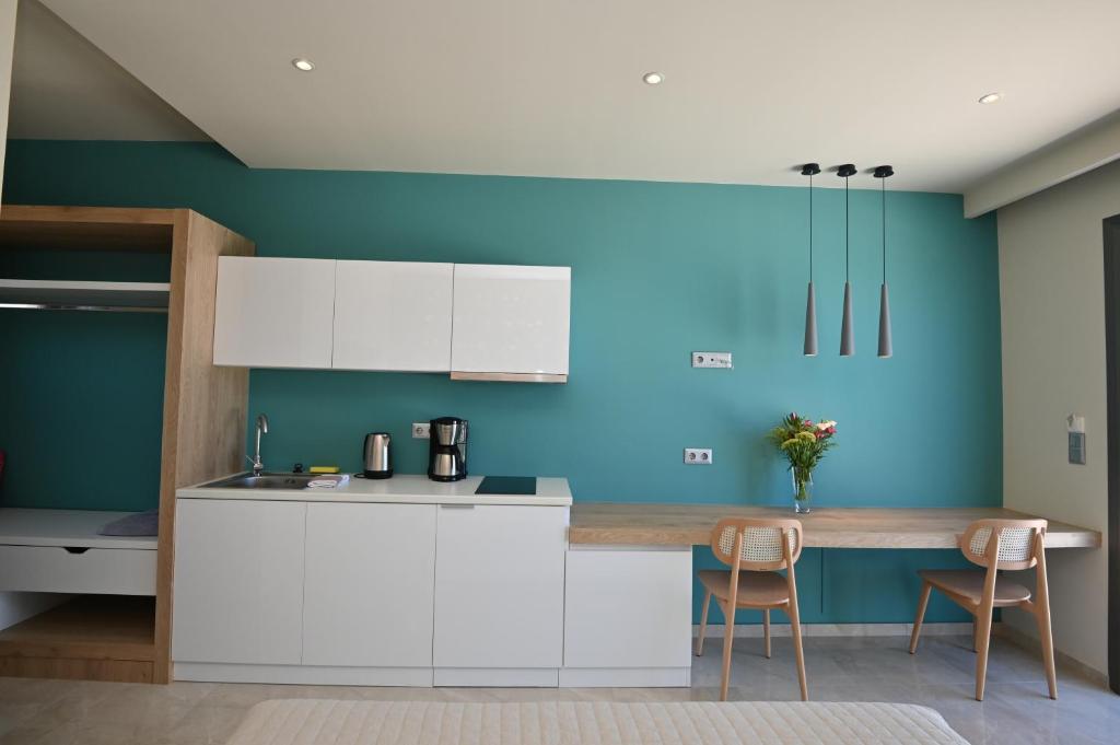 Blue Sky Hotel Apartments — Hotel rooms in Rethymnon