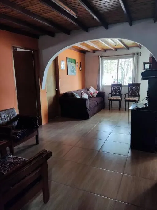 Alojamiento Carol, Hotel in Melo